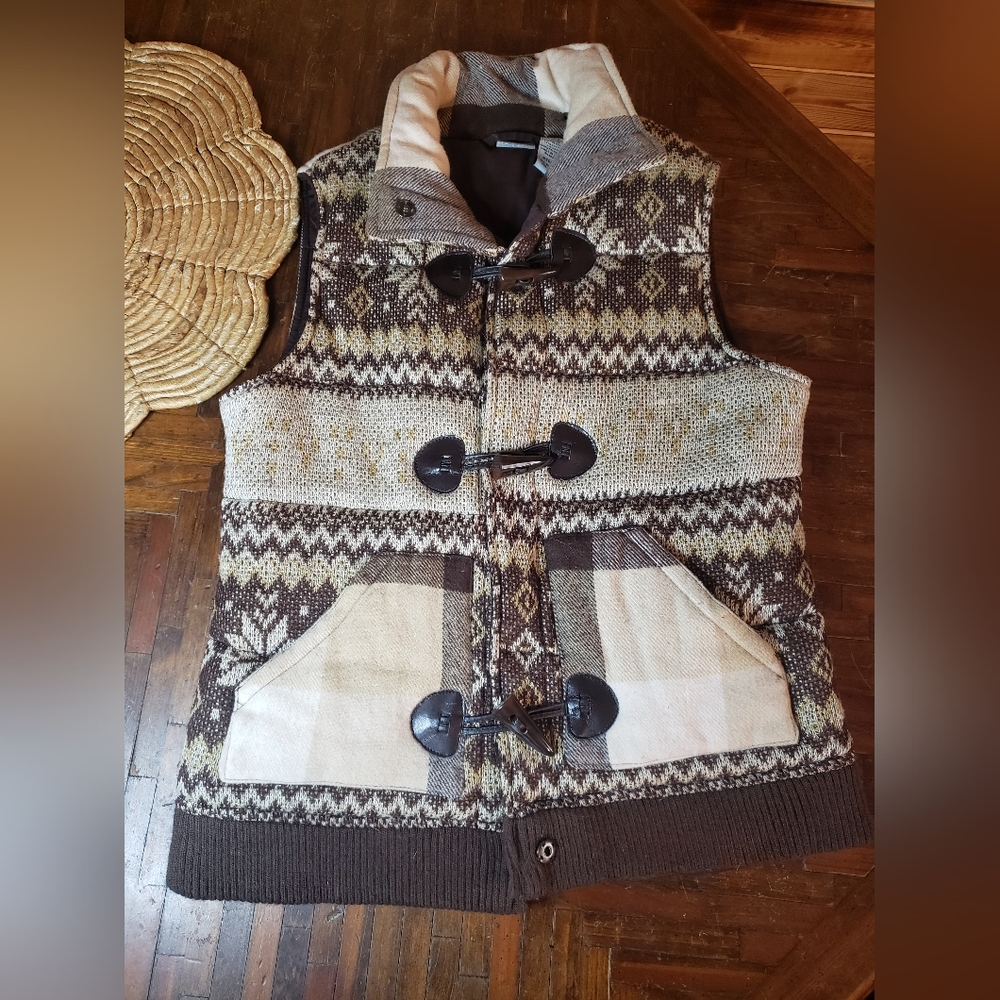 Daytrip Vest Snowflake Plaid with toggle buttons